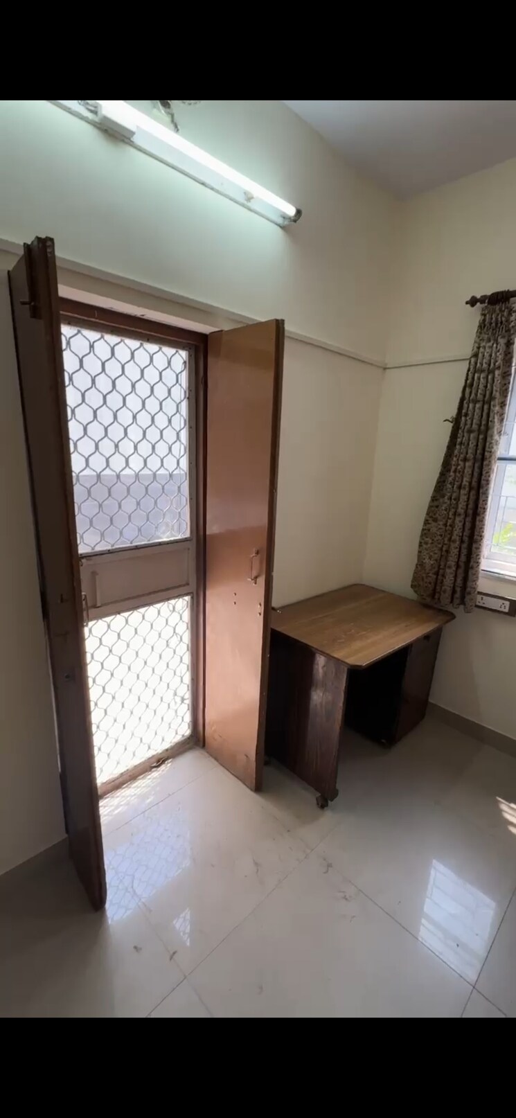 Room, arun-vihar-sector-37 2 Bedroom 750 Sq.Ft. Apartment In Sector 37 Noida 9237867