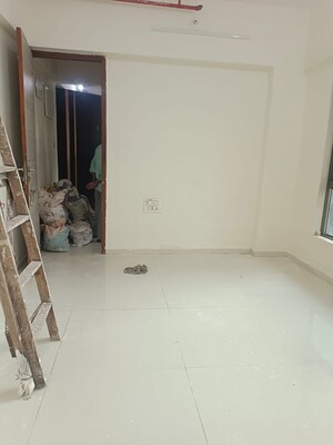 Room in 3 BHK Apartment at Shree Chamunda Heights, Matunga West – for Rent