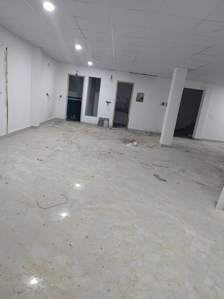 Room, vibhuti khand Commercial Office Space 1350 Sq.Ft. In Vibhuti Khand Lucknow 9237891