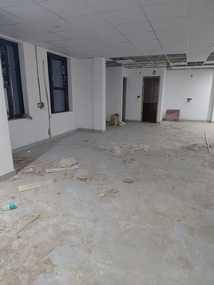 Room, vibhuti khand Commercial Office Space 1350 Sq.Ft. In Vibhuti Khand Lucknow 9237891
