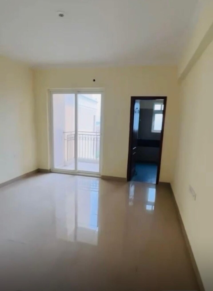 Room, vip road 3 Bedroom 1350 Sq.Ft. Apartment In Vip Road Zirakpur 9238036