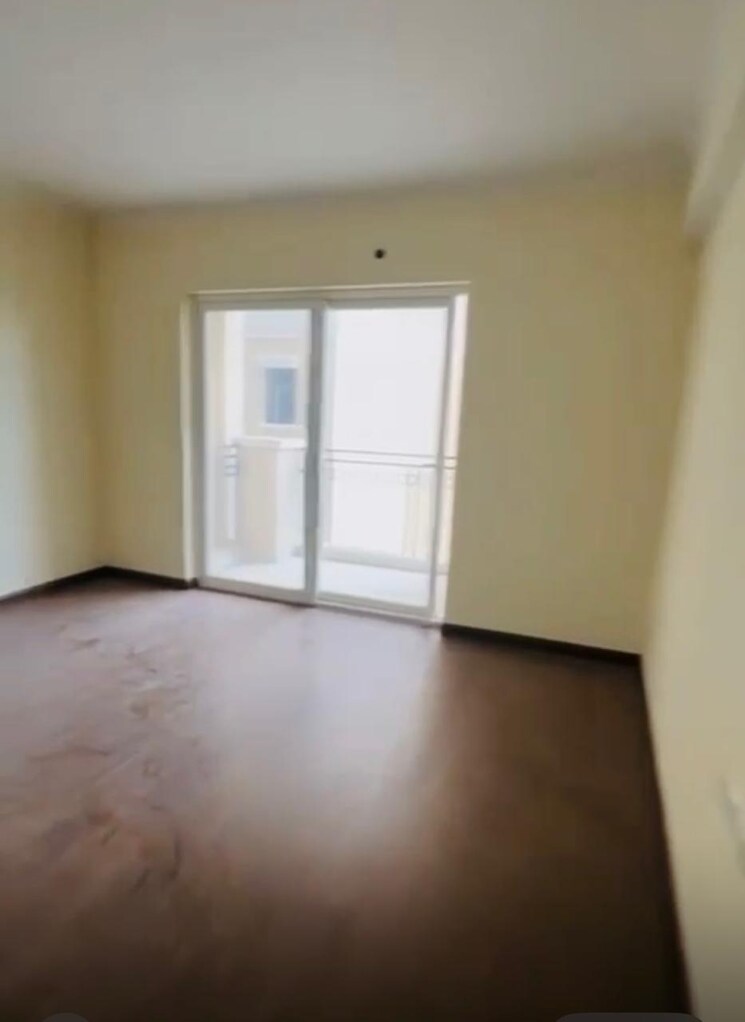 Room, vip road 3 Bedroom 1350 Sq.Ft. Apartment In Vip Road Zirakpur 9238036