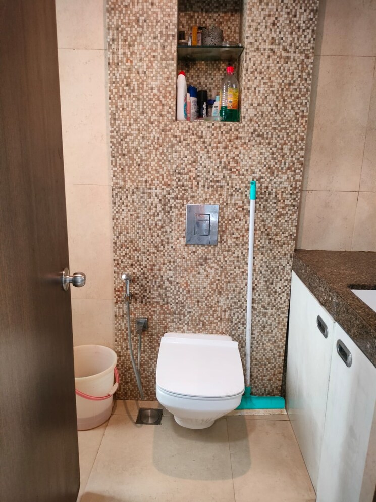 Bathroom, lodha-luxuria 2 Bedroom 804 Sq.Ft. Apartment In Majiwada Thane 9237827