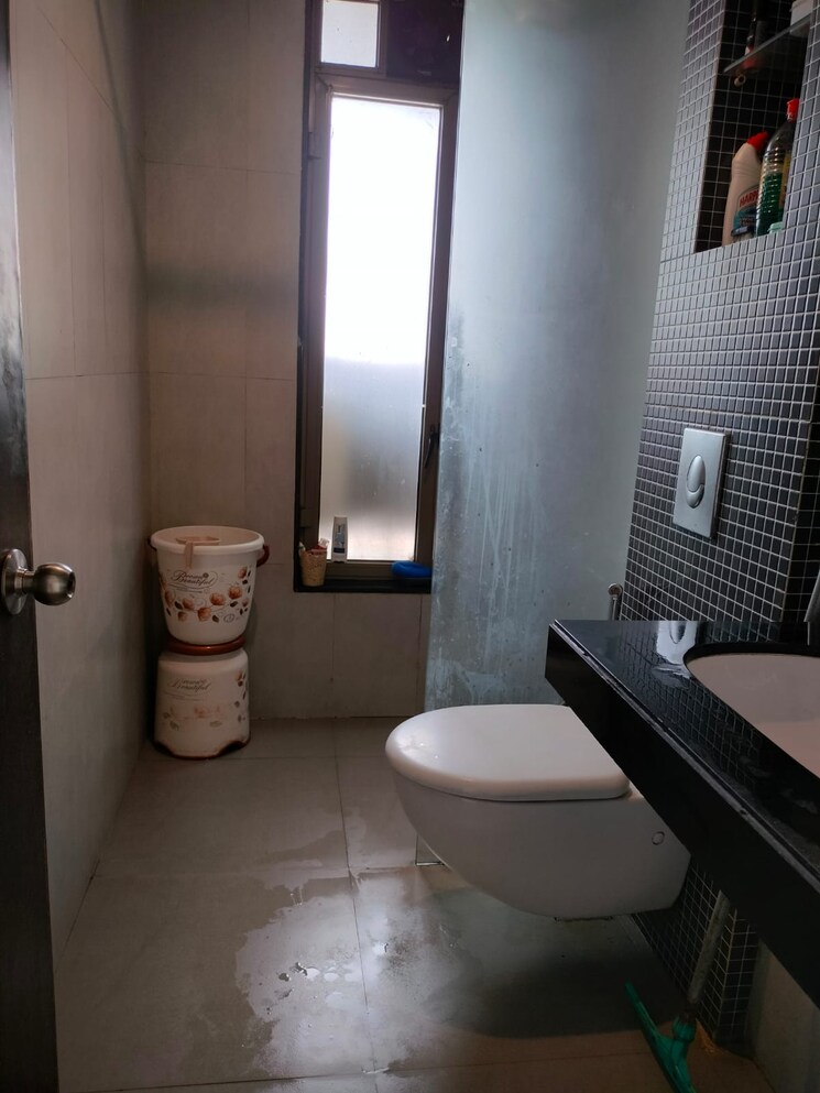 Bathroom, lodha-luxuria 2 Bedroom 804 Sq.Ft. Apartment In Majiwada Thane 9237827