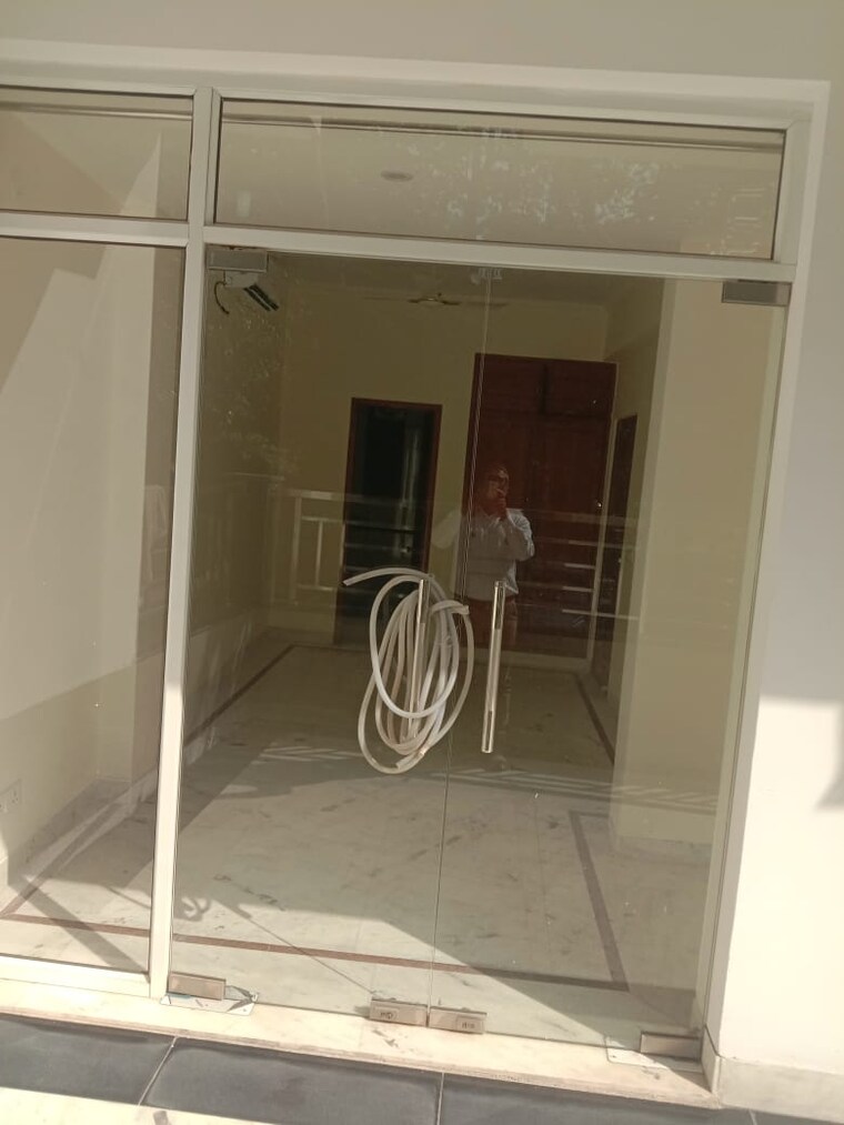 Bathroom, greater kailash 3 Bedroom 300 Sq.Yd. Builder Floor In Greater Kailash Delhi 9237987