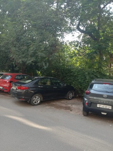 Parking in 3 BHK Builder Floor at Greater Kailash – for Rent