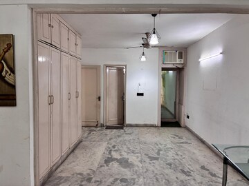 Room in 3 BHK Builder Floor at Greater Kailash – for Rent