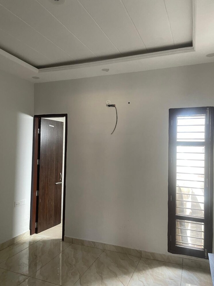 Room, sunny enclave 3 Bedroom 103 Sq.Yd. Independent House In Sunny Enclave Mohali 9237999