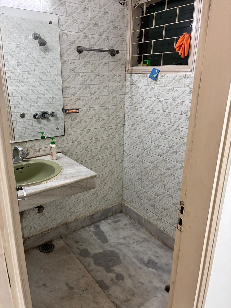 Balcony, greater kailash 3 Bedroom 300 Sq.Yd. Builder Floor In Greater Kailash Delhi 9238016