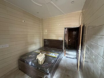 1 RK Builder Floor For Rent in Sector 17