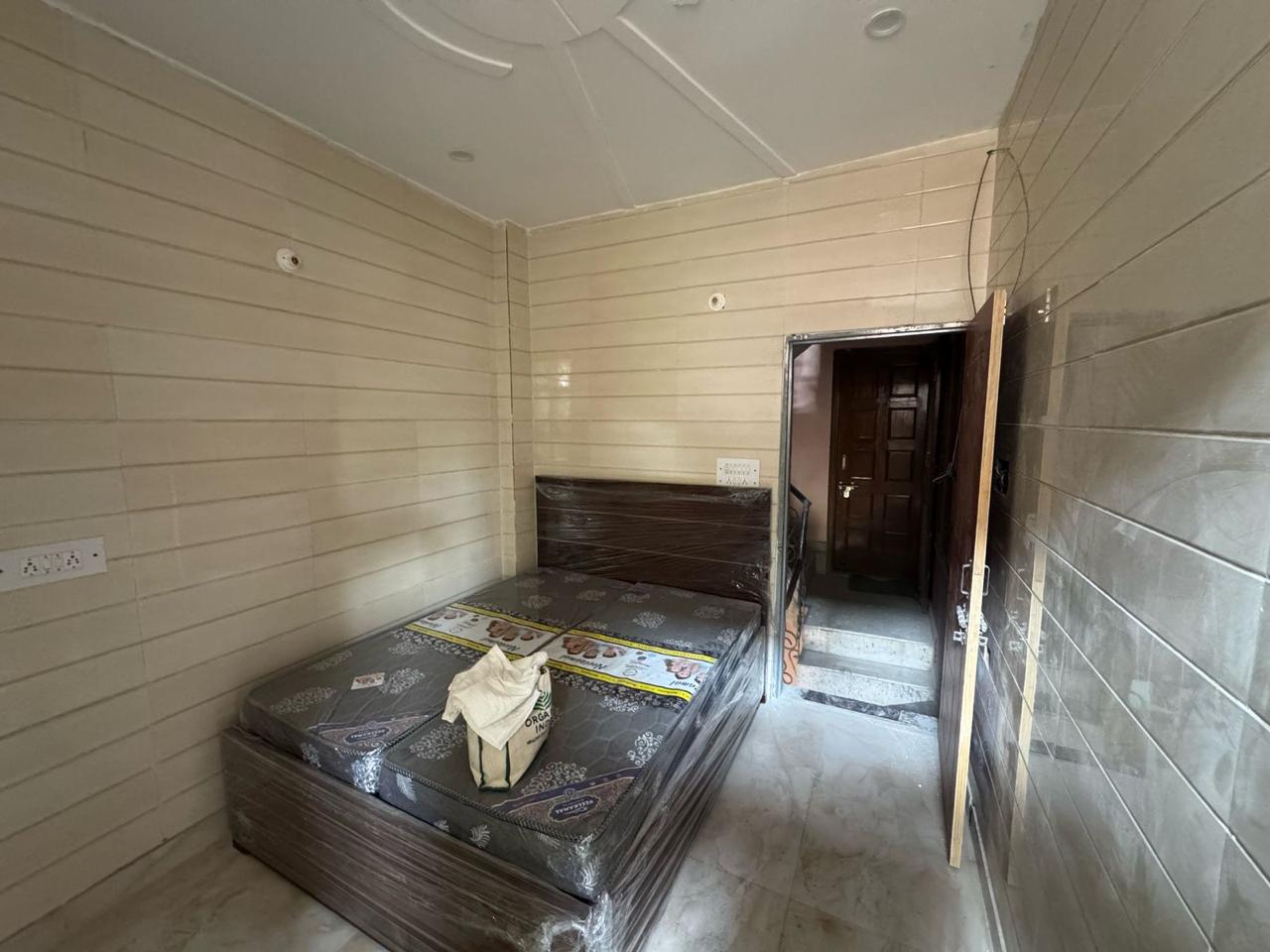 1 RkBuilder Floor For Rent in Sector 17