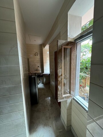 Building Lobby in 1 RK Builder Floor at Sector 17 – for Rent