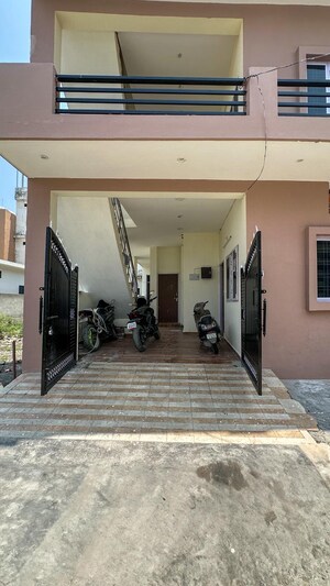 Parking in 6+ BHK Independent House at Prem Nagar – for Sale