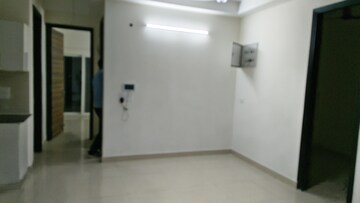 Room in 2.5 BHK Apartment at Samridhi Luxuriya Avenue, Sector 150 – for Rent