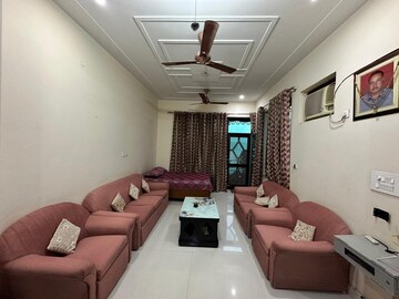 Living Room in 6+ BHK Builder Floor at Sheetla Colony – for Sale