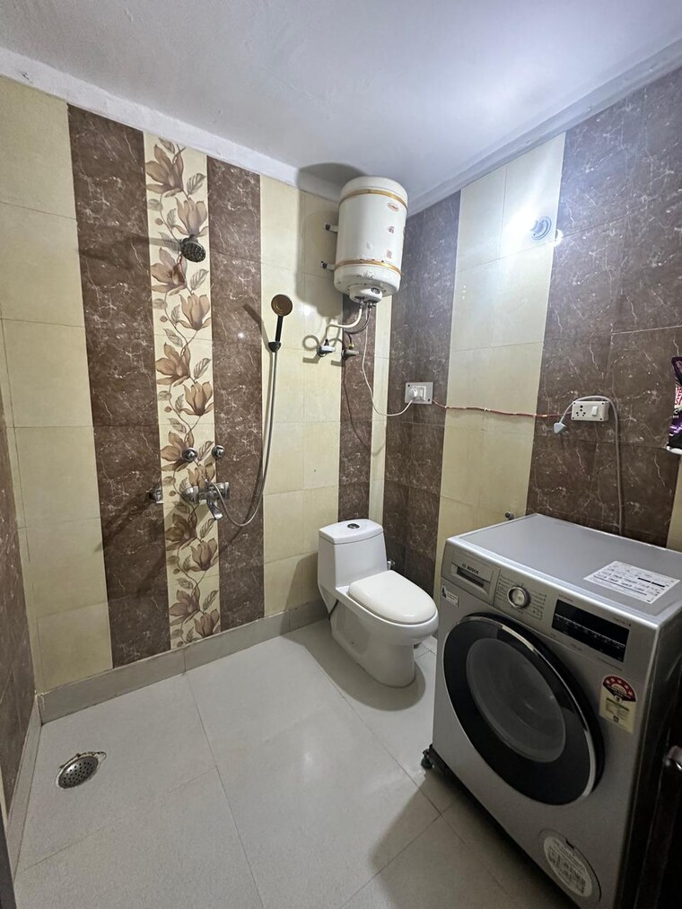 Bathroom, sheetla colony 6+ Bedroom 150 Sq.Yd. Builder Floor In Sheetla Colony Gurgaon 9238091