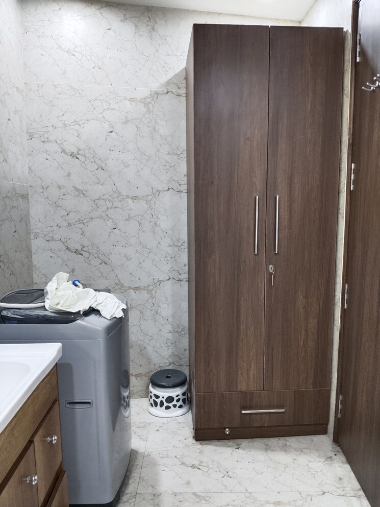 Attached Bathroom, shivalik colony 4 Bedroom 2000 Sq.Ft. Apartment In Shivalik Colony Delhi 9238099