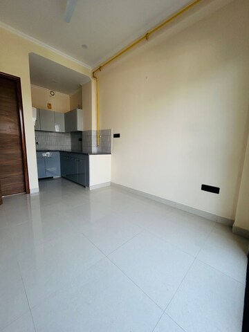 Room in 1 BHK Apartment at Ambience Creacions, Sector 22 – for Rent