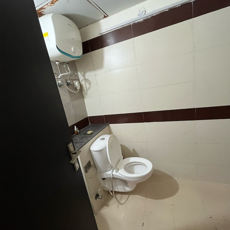 Bathroom, ajnara-grand-heritage 3 Bedroom 1236 Sq.Ft. Apartment In Sector 74 Noida 9238180