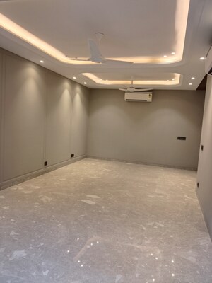 Room in 3 BHK Apartment at Greater Kailash I – for Sale