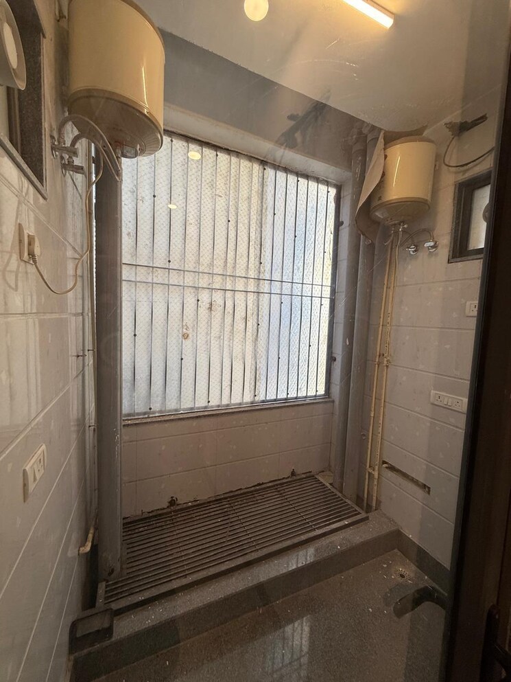 Bathroom, boutique-residential-apartments-c-253 3 Bedroom 3000 Sq.Ft. Apartment In Defence Colony Delhi 9238300