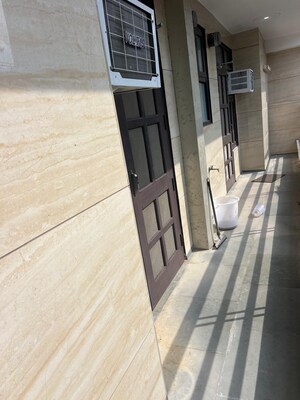 Staircase in 4 BHK Builder Floor at M3M Atrium, Sector 57 – for Rent