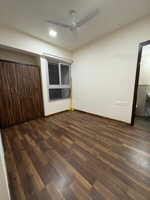 Room in 1.5 BHK Apartment at Lodha Splendora, Ghodbunder Road – for Rent