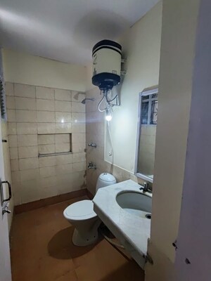 Bathroom in 2 BHK Builder Floor at Unitech South City II, Sector 50 – for Rent