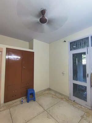 Room in 2 BHK Builder Floor at Unitech South City II, Sector 50 – for Rent