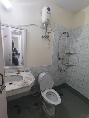 Bathroom in 2 BHK Builder Floor at Unitech South City II, Sector 50 – for Rent