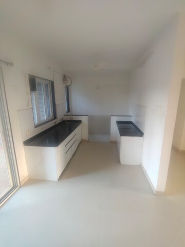 Room in 2 BHK Apartment at Eminent Spaces Aura Solis, Wanwadi – for Rent