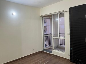 Room in 3 BHK Apartment at Jaypee Greens Kosmos, Sector 134 – for Rent