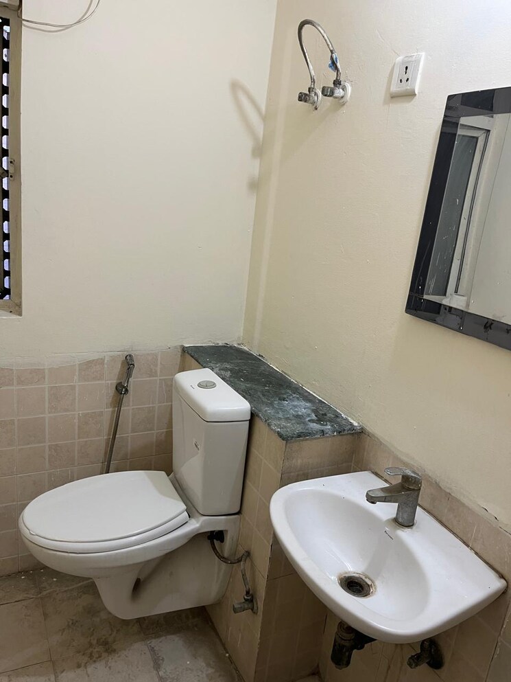 Bathroom, jaypee-greens-kosmos 3 Bedroom 1236 Sq.Ft. Apartment In Sector 134 Noida 9238326