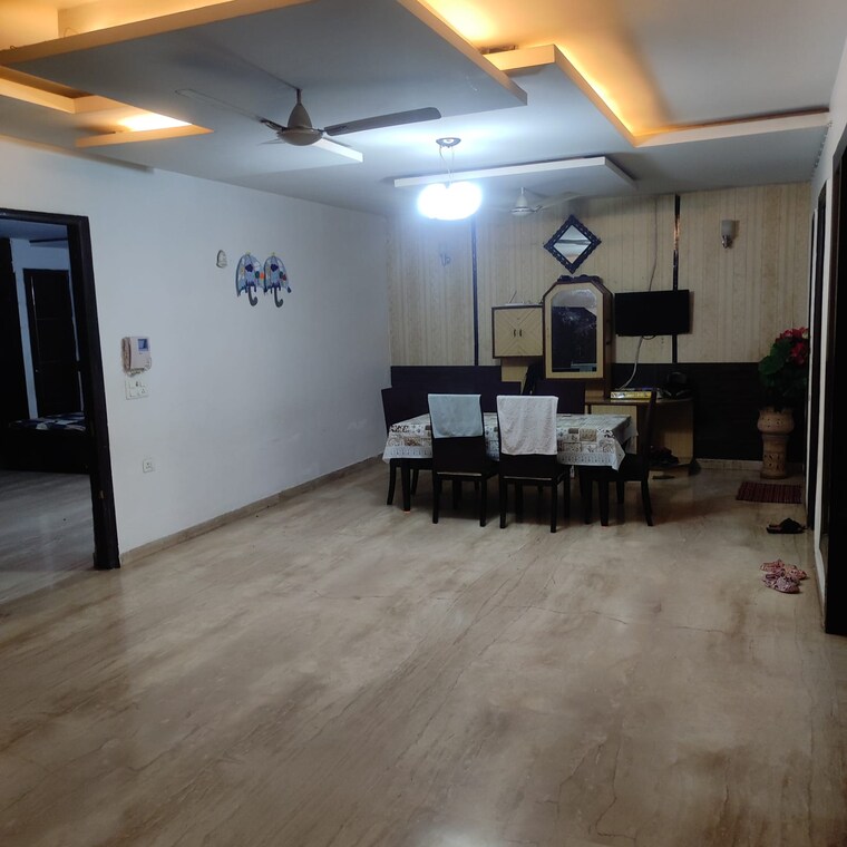 Room, sector 50 6 Bedroom 252 Sq.Mt. Independent House In Sector 50 Noida 9238342