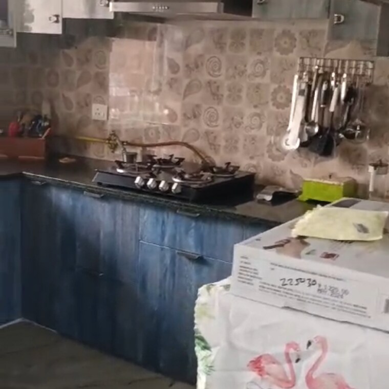 Kitchen, manisha-marvel-homes 3.5 Bedroom 3300 Sq.Ft. Apartment In Sector 61 Noida 9238355