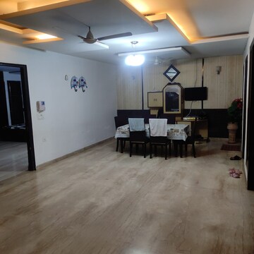 Room in 6 BHK Independent House at Sector 50 – for Sale