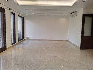 Room in 4 BHK Apartment at Panchsheel Park – for Rent