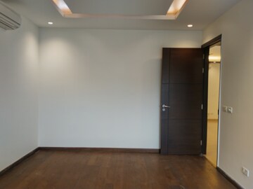 Room in 4 BHK Apartment at Panchsheel Park – for Rent