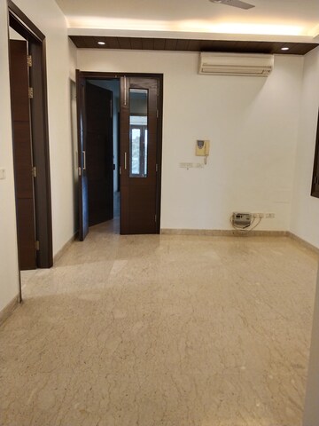 Room in 4 BHK Apartment at Panchsheel Park – for Rent