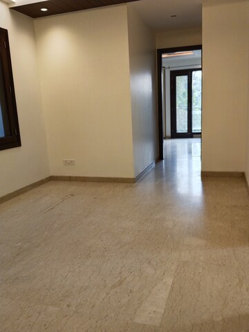 Room in 4 BHK Apartment at Panchsheel Park – for Rent