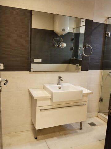 Attached Bathroom in 4 BHK Apartment at Panchsheel Park – for Rent