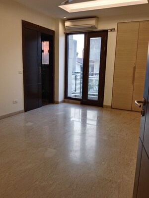 Room in 4 BHK Apartment at Panchsheel Park – for Rent