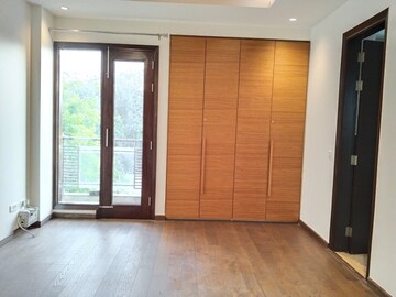 Room in 4 BHK Apartment at Panchsheel Park – for Rent