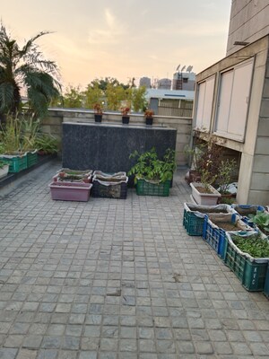 4 BHK Apartment – Entrance View at Panchsheel Park - for Rent