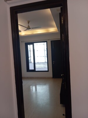 Room in 3 BHK Builder Floor at Ashiana Silver Crest, Sector 48 – for Rent