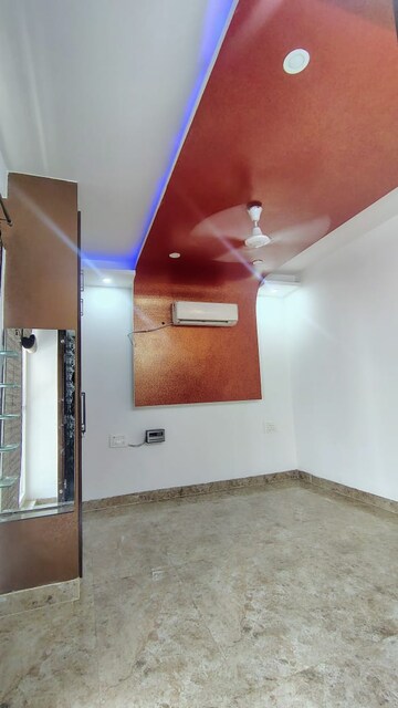 Furnished Amenities in 3 BHK Builder Floor at Sushant Lok 3, Sector 57 – for Rent