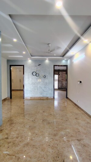Room in 3 BHK Builder Floor at Sushant Lok 3, Sector 57 – for Rent