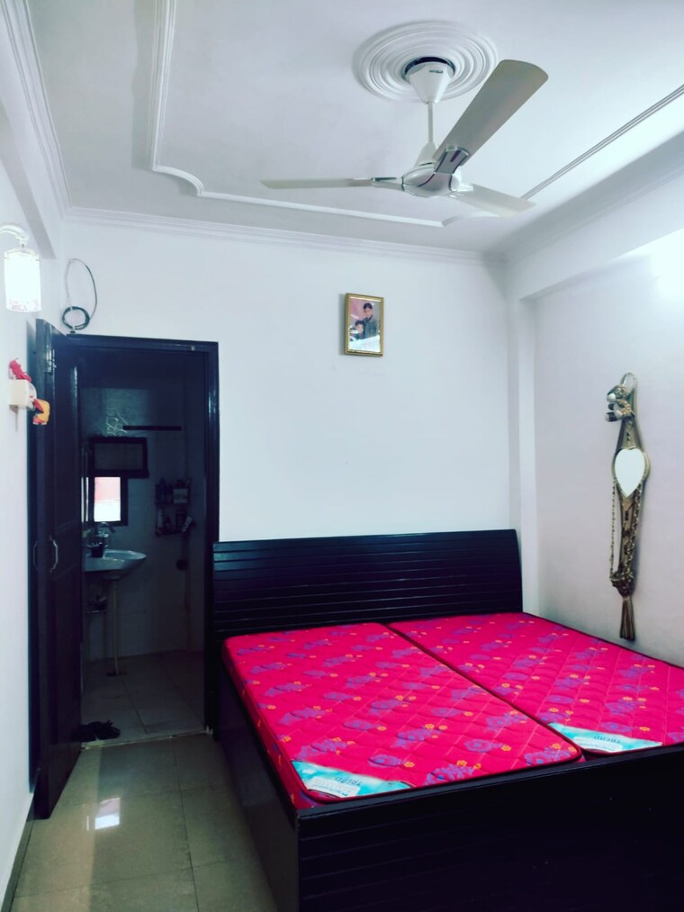 Bedroom, paryavaran complex 3 Bedroom 1025 Sq.Ft. Builder Floor In Paryavaran Complex Delhi 9238429