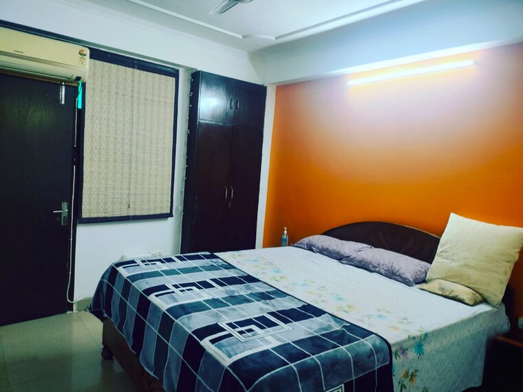 Bedroom, paryavaran complex 3 Bedroom 1025 Sq.Ft. Builder Floor In Paryavaran Complex Delhi 9238429