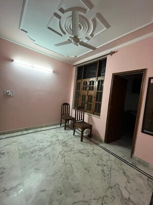 Room in 2 BHK Builder Floor at Sector 39 – for Rent